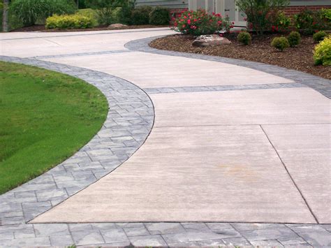 The Difference Between An Asphalt And Concrete Driveway Surface