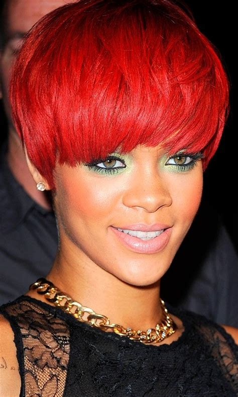 Rihannas Short Hairstyle Made An Impact With A Statement Full Fringe