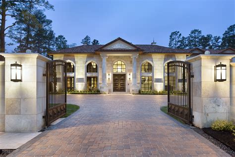 This Elegant Modern Home In Houston Tx Is Approximately 11000 Square