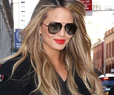 See pictures of chrissy teigen with different hairstyles, including long hairstyles, medium hairstyles, short hairstyles, updos, and more. Chrissy Teigen's New Hair Hair Has Caused A *Huge* Debate ...