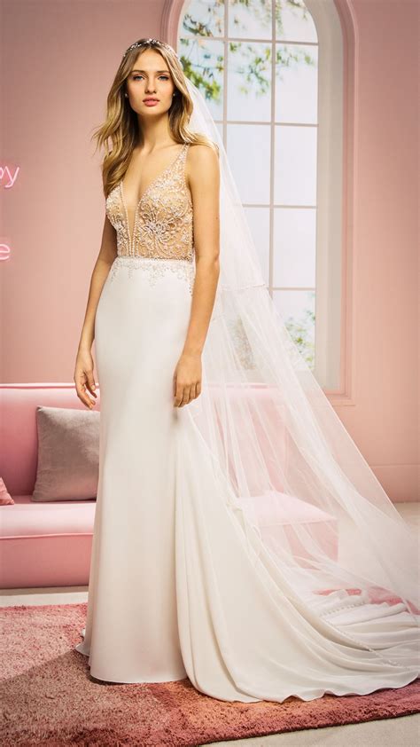 Brautkleider, jumpsuits, accessoires & schuhe mix & match für einen individuellen look persönliche beratung auch während lockdown per video!. Neue Brautkleider für 2020 :: White One