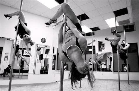This video tutorial shows the techniques used to be able to go upside down using the pole as well as exercises to help you build confidence. Black, white photo of bride and bridesmaids hanging upside ...