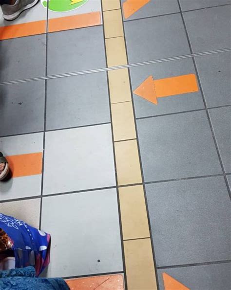 Lima suspek disyaki terbabit dalam kes ragut seorang jururawat mengandung tujuh bulan, semalam dihadapkan di mahkamah seremban untuk permohonan reman, hari ini. "Sedih! Setiap hari saya jumpa rakyat yang tak reti ...