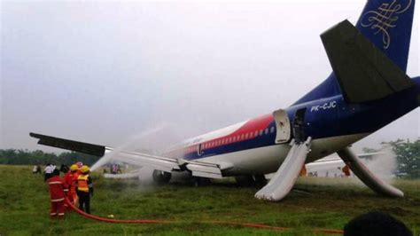 Dosen utp bantu masyarakat tanjung lago atasi. Beredar Foto-foto Kondisi Pesawat Sriwijaya Air Usai Over ...