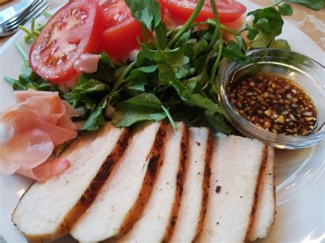 Let's make sure that doesn't happen. Tuna steak salad with wasabi soy sauce & ginger. | Healthy ...