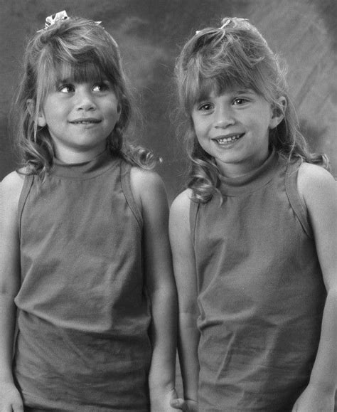 Olsen Sister Olsen Twins Twin Photos Mary Kate Olsen Ashley Olsen Sisters Quick Twin Pictures