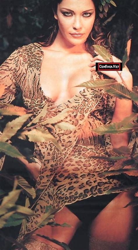 Deniz Akkaya Turkish Celebrity Boobs Tits Frikik Meme Nude Photo 16