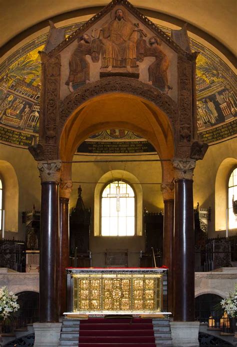 Volvinios Altar Crown Of The Church In Milan Italian Ways