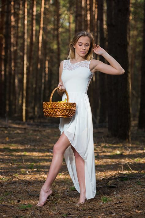 Hintergrundbilder Vika P Modell Frau Weißes Kleid Wald