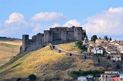 Castle Of Melfi Xi Century Italy Rcastles