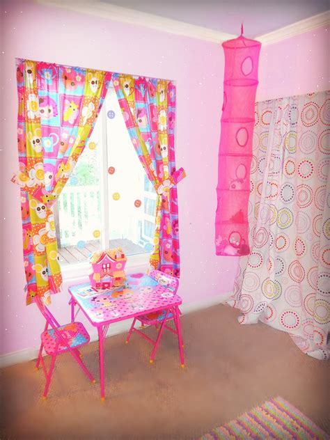 But unlike those two hues, green feels far more gender neutral green rugs and drapes can be easily incorporated into kids' rooms with modern, tropical and eclectic styles. Cheyenne's Room ~ Pink Glitter Paint www ...