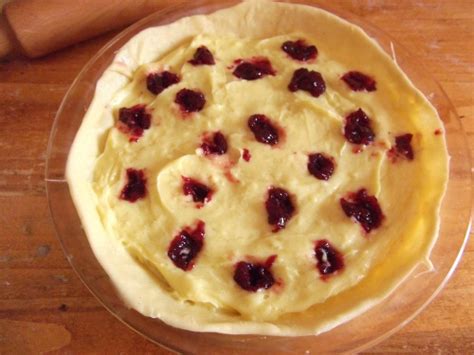 L'origine di questo dolce risale agli anni '20 quando, un pasticcere della zona ebbe in dono da una suora polacca una ricetta che usava preparare per le altre sorelle. La ricetta della Polacca aversana | Gennarino.org on line ...