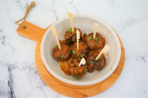 Indische Gehaktballetjes met Satésaus recept