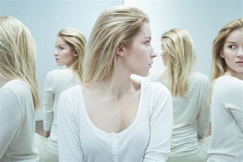 Симптоми і перші ознаки шизофренії у жінок як проявляється в поведінці
