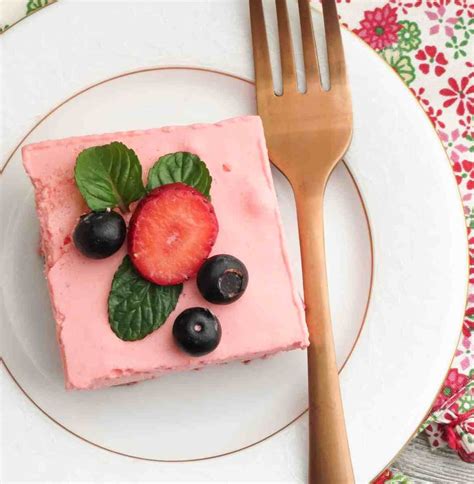Foods that contain less than 3 grams of net carbs (total carbs minus fiber) per 100 grams of food. Keto Strawberry Jello Dessert - Louisiana Woman Blog ...