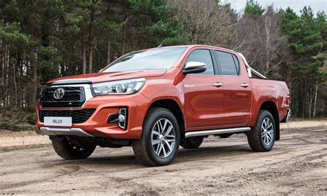Hilux, the world's toughest icon, since 1968. Toyota : un nouveau visage pour le pick-up Hilux