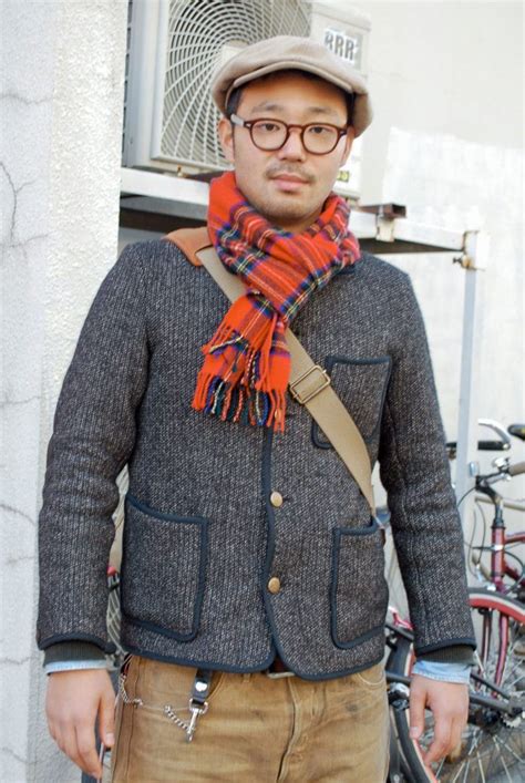 Apart from being a style statement when the temperatures are close to freezing point, a scarf will lend great flair to your personality and clothing. Men Scarves Fashion - 18 Tips How to Wear Scarves for Guys