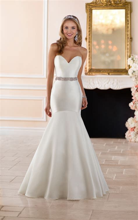 It is timeless as it is elegant. 5 Simple Wedding Dresses for the Minimalist Bride — Arlet ...