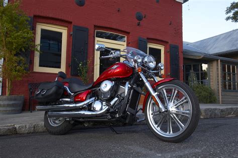 The kawasaki vulcan® 900 line offers a clean and timeless design in a powerful and comfortable machine with 903cc engine, plush bucket seat, and a wide rear tire. 2010 Kawasaki Vulcan 900 Custom