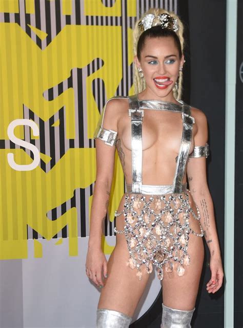 Miley Cyrus Wears Revealing Outfit At Mtv Vma