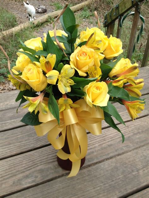 Yellow Rose Arrangement Yellow Roses Rose Arrangements Floral Shop