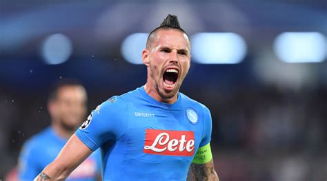 Si attendeva solo l'ufficialità per definire fernando llorente un nuovo giocatore del napoli. La Top 11 dei giocatori del Napoli più forte della storia