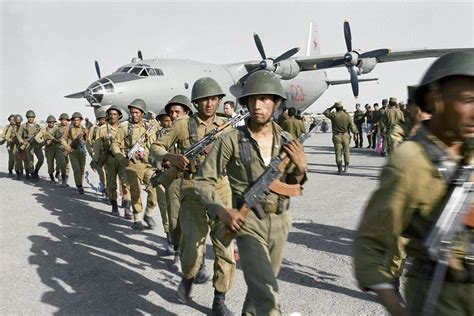 Krieg und widerstand in afghanistan. Eine widerwillige Invasion: Der sowjetische Krieg in ...
