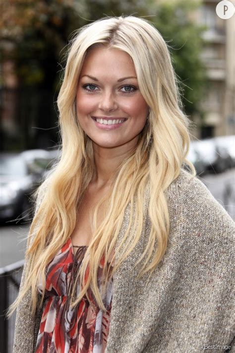 Tellement heureuse de voir ma montre à vos poignets les filles pour celles qui me demandent: Caroline Receveur nue, 37 Photos, biographie, news de ...
