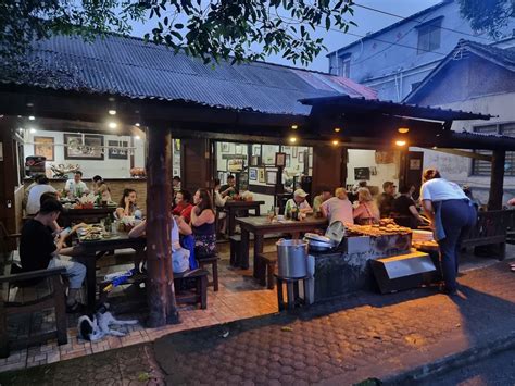 Restoran Tempat Makan Di Ubud Bali Yang Terkenal Enak Terjangkau