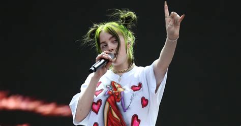 Billie Eilish Strips Naked In A Powerful Body Shaming Speech Sexiezpicz Web Porn