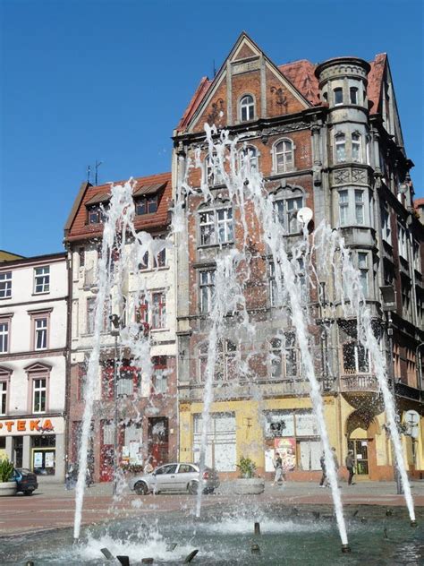 Fontaine De BYTOM Dans La Place De Ville Rynek Sil Sie Pologne