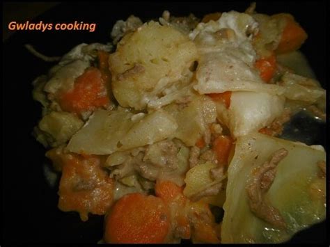 Potée au chou- blanc carottes pommes de terre et viande hâché