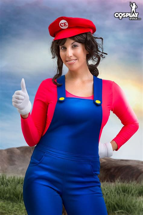 What If Mario Was A Chick By Cosplayerotica On Deviantart