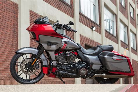 A modern harley davidson is born. 2019 Harley-Davidson CVO Road Glide Review (17 Fast Facts)