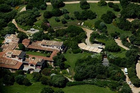Si consiglia di chiamare prima per confermare i dettagli. Durante il G8 nuove foto di Berlusconi a Villa Certosa