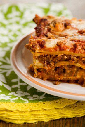 Paula deen's old lasagna recipe called for 1 1/2. Paula Deen: Easy Lots-O-Meat Lasagna Recipe - Serves 15 ...