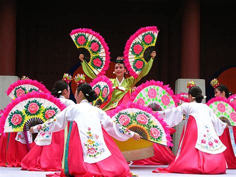 Korean Traditional Dance Performance Buchaechum A Photo On Flickriver