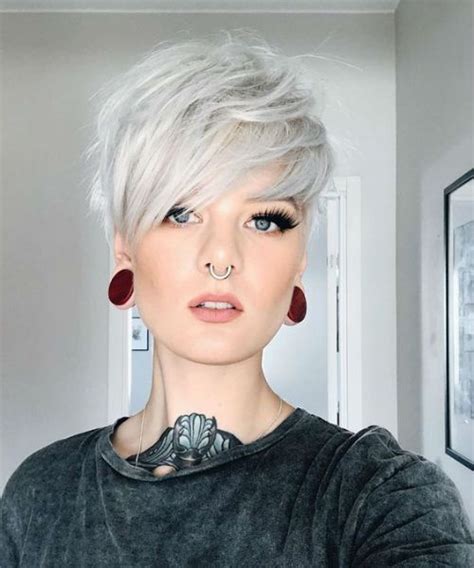 Brightest Platinum Blonde Short Pixie Haircuts For Women To Look Modish