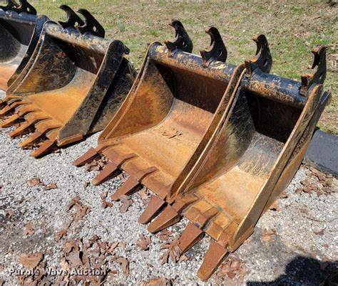 2 John Deere Excavator Buckets In Joplin Mo Item Jf9017 Sold