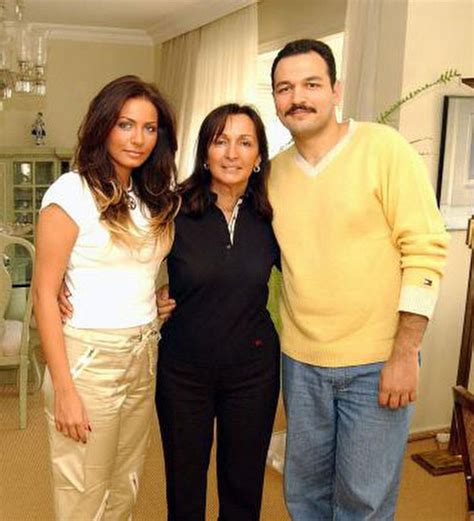 Merhum oyuncu kemal sunal'ın kızı ezo sunal evlendi. Kemal Sunal`ın ailesi telif davasını kazandı - Trendus.com