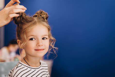 Inspirações de penteados para cabelo cacheado infantil O Boticário