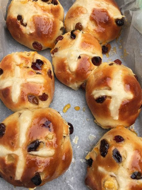 Perfect your dinner party with these delicious comfort foods from jamie oliver. Jamie Oliver Inspired Hot Cross Buns | Hot cross buns ...