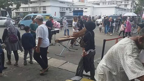Maybe you would like to learn more about one of these? ANGKLUNG jalanan di jakarta Kota - YouTube