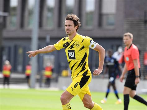 Thomas delaney (thomas joseph delaney, born 3 september 1991) is a danish footballer who plays as a central defensive midfielder for german club borussia dortmund apr 12, 2021. Sonderlob für Thomas Delaney - Michael Zorc freut die "Art ...