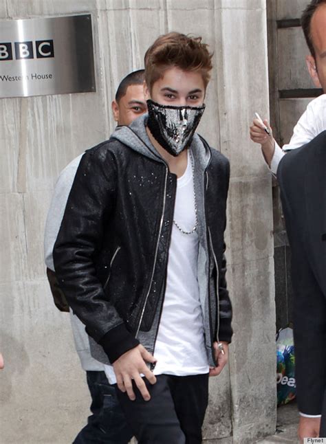 Justin Bieber Wears Skull Mask In London Photos Huffpost