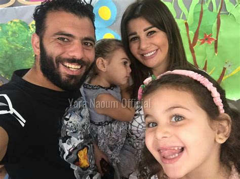 بين #يارا_نعوم و#عماد_متعب هتموتك من الضحك وخطوبتهم من جديد في #معكم_منى_الشاذلي. يارا نعوم تنشر أحدث سيلفى مع عماد متعب | الشرقية توداي