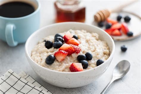 Older ones should be fed as much as it can eat within 4 min once every 2 days. How much Oats should I eat per day? | foodies.pk
