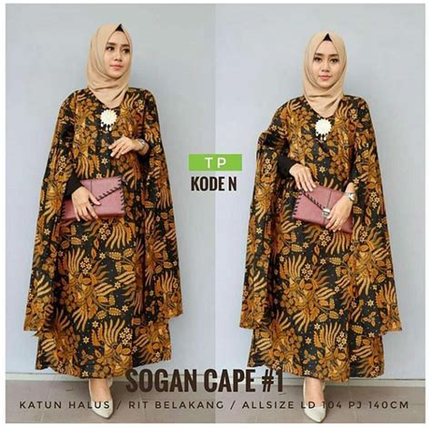 Atasan wanita dalam dunia fashion, baju atasan wanita terdiri dari beragam jenis model, warna, detil aksesoris, dan bahan. 17 Model Baju Batik Kombinasi Atasan dan Bawahan Wanita ...