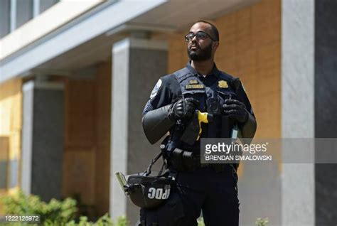 Police Perimeter Photos And Premium High Res Pictures Getty Images