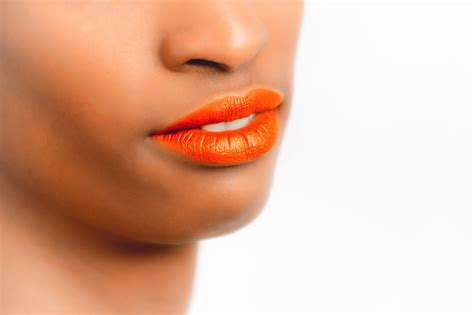 How To Wear The Orange Lipstick As A Daily Look